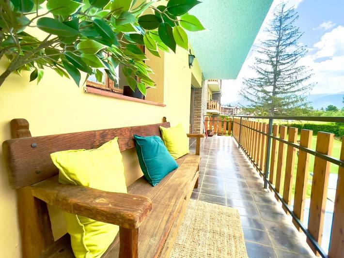 Gîte pour 8 personnes, avec jardin ainsi que vue et piscine, adapté aux familles à Llívia - 4