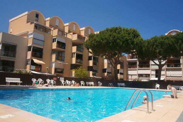 Appartement de vacances pour 4 personnes, avec jardin ainsi que balcon et piscine à Gruissan