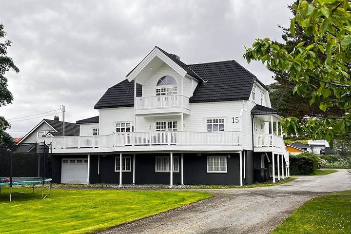 Ferienhaus für 10 Personen, mit Ausblick und Garten, mit Haustier