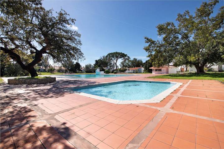 Apartamento inteiro, Apartamento 'Magnificent Beach' com piscina partilhada, Wi-Fi e ar condicionado in Monte Choro, Albufeira e Olhos de Água