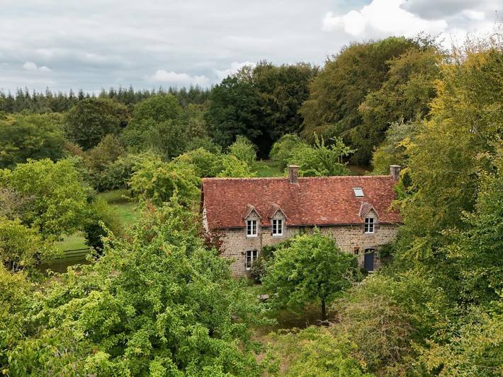 Maison spacieuse, animaux admis - 10 pers. in La Sauvagère, Parc naturel régional Normandie-Maine