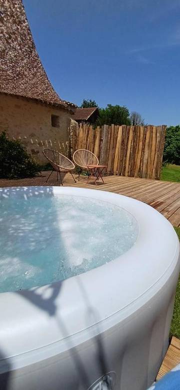 Cottage pour 2 personnes, avec vue et piscine ainsi que jardin et terrasse à Terraube
