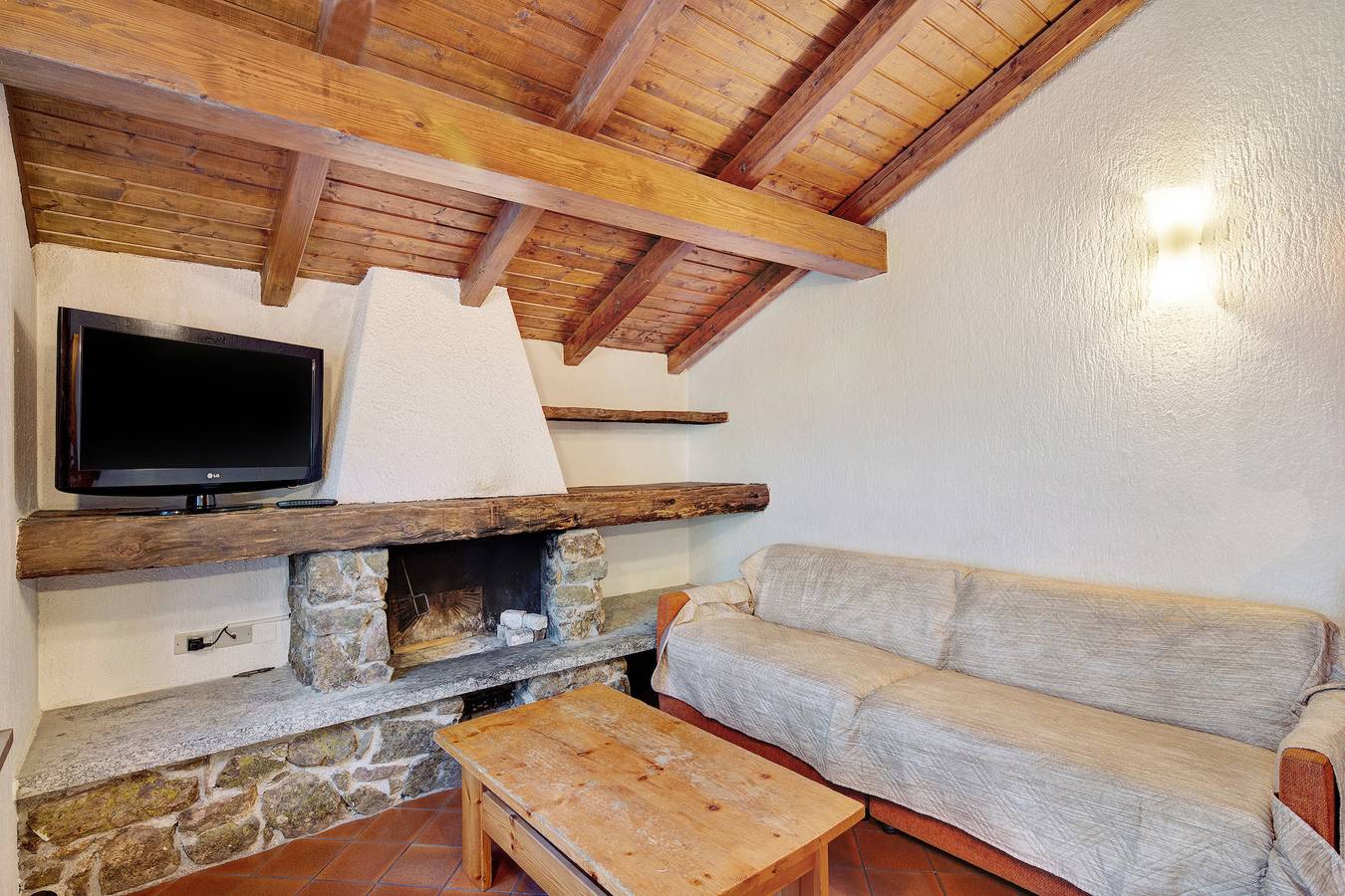 Entire apartment, Apartment 'Chalet Meridiana Appartamento 10' with Mountain View in Livigno (Town), Livigno