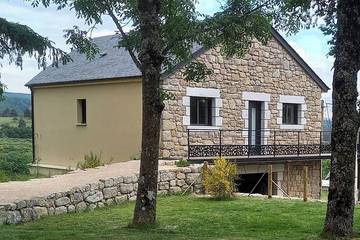 Gîte pour 6 personnes, avec jardin et balcon à Saint-Denis-en-Margeride