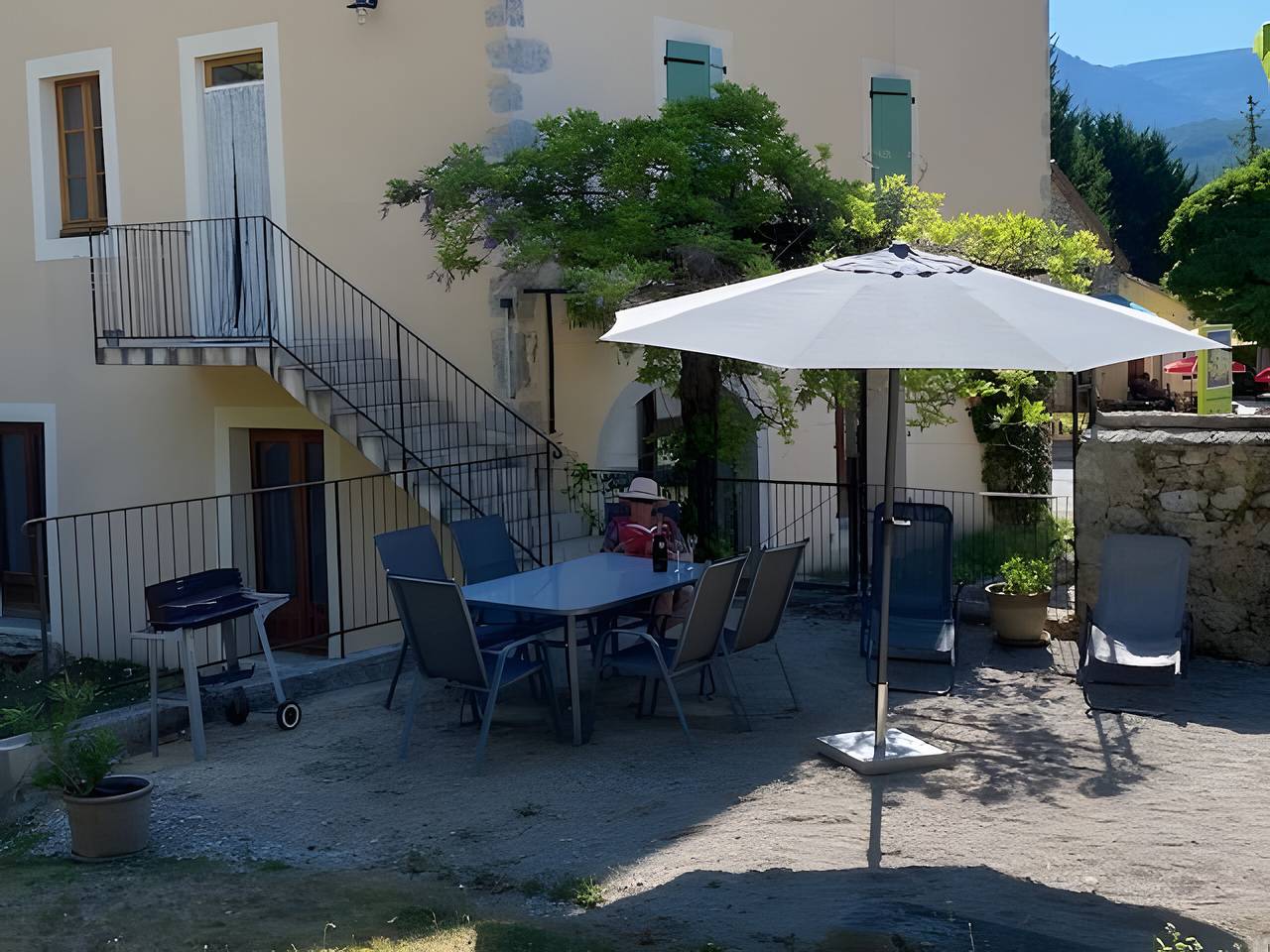 Vakantiehuis 'La Bastide Des Monge - Gîte Lola' met bergzicht, Wi-Fi en airco in Vercheny, Die en omgeving
