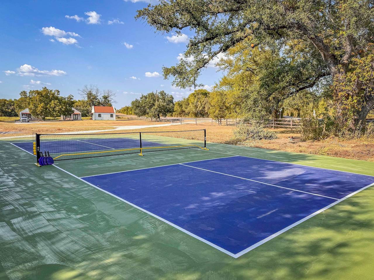 Little Dutch Cabin 101-12 Min to Magnolia-Baylor in McLennan County