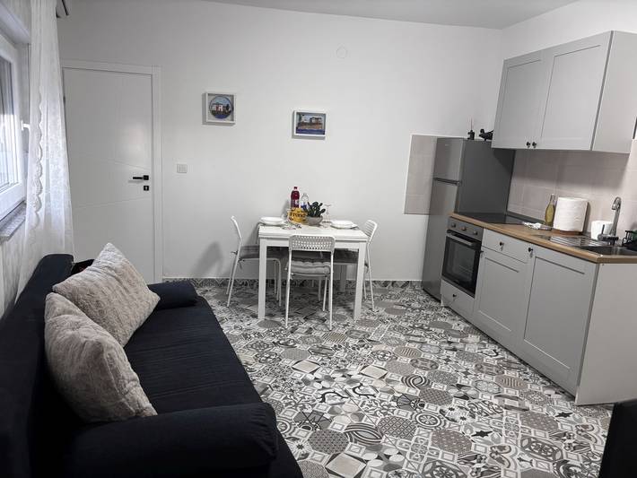 Apartament wakacyjny dla 4 osób, z balkon w Pirovac