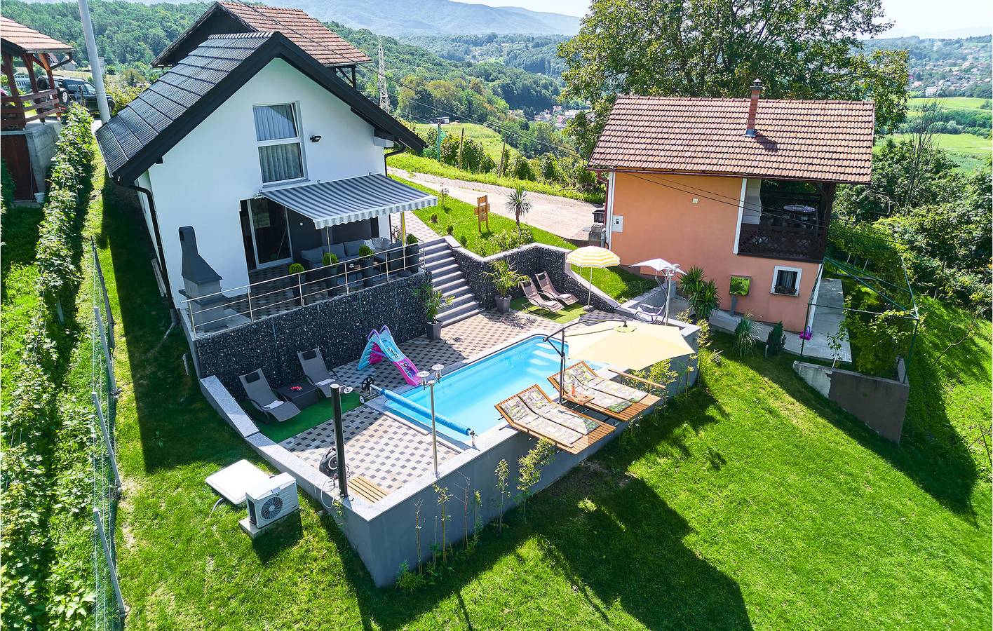 Apartamento moderno con piscina, terraza y barbacoa, a 2,5 km de la localidad de Donja Stubica in Condado de Krapina-Zagorje