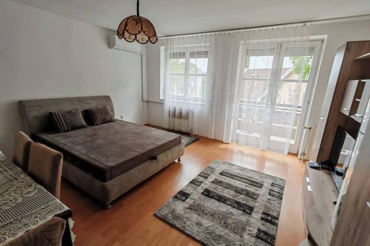 Ganze Wohnung, Quelle Apartment in der Innenstadt mit privatem Garten in Ketschkemet, Kecskeméti járás