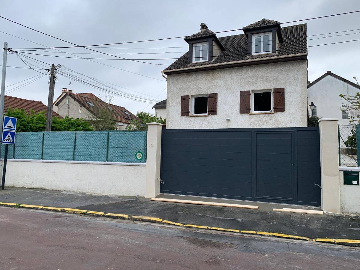 Three-Bedroom House in Argenteuil, Val-d'Oise