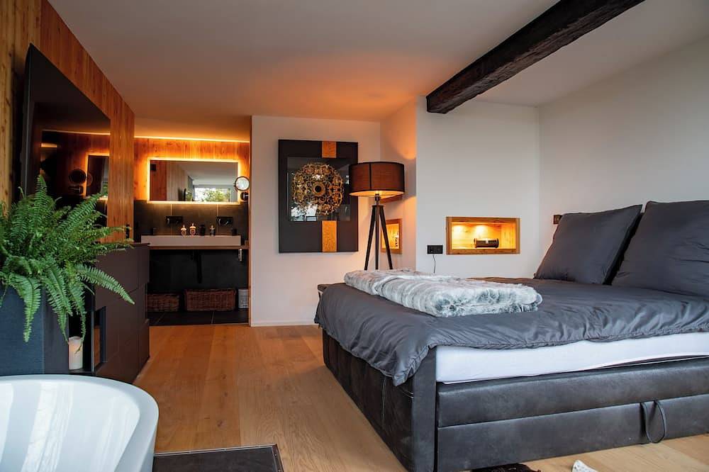 Ganze Wohnung, Luxuriöse Ferienwohnung auf der „Schwäbischen Alb“ mit Terrasse, Pool und Sauna. in Laichingen, Laichingen Region