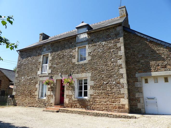 Cottage pour 2 personnes, avec jardin à Lanvallay