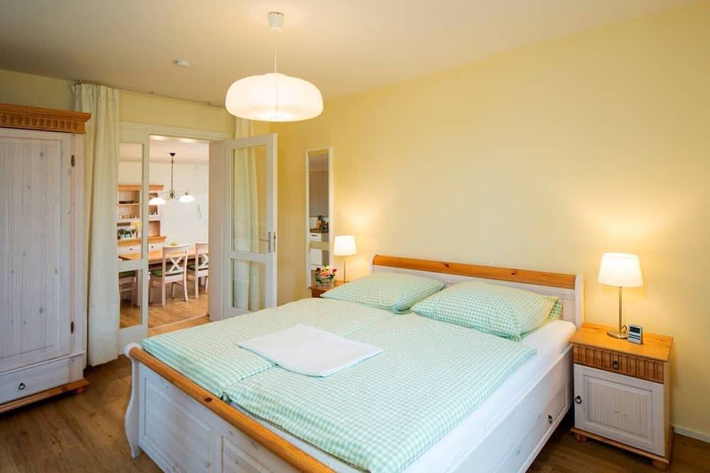 Ganze Wohnung, Ferienwohnung Wilde Rose im Gästehaus Bergvilla in Caputh, Schwielowsee