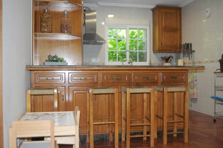 Albergue para 7 personas, con vistas además de jardín y piscina, Familias con niños en Salnés - 4