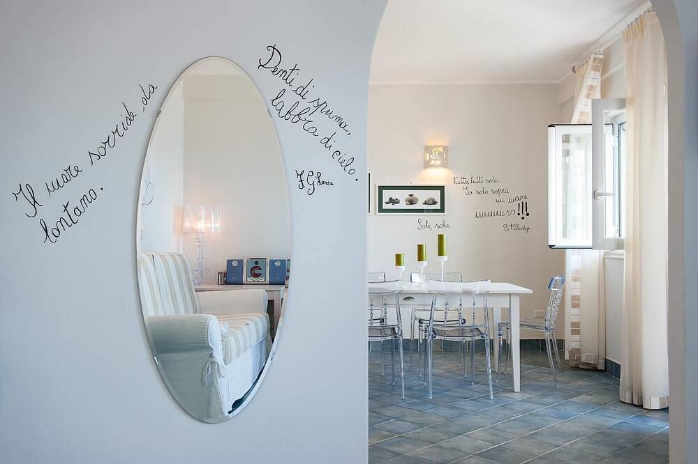 Apartamento entero, Petrasia  Sea view flat located in the Ruve Bianche Residence with swimming pool and private beach in Vibonati, Cilento