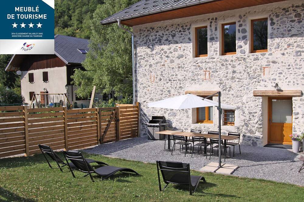 \"Coté montagnes \" : Superbe gite ★★★★ en duplex avec jardin privatif in Faverges, Parc naturel régional du Massif des Bauges