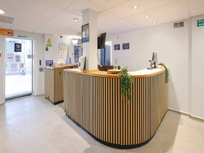 Hotel for 2 people, with Pool and Sauna in London