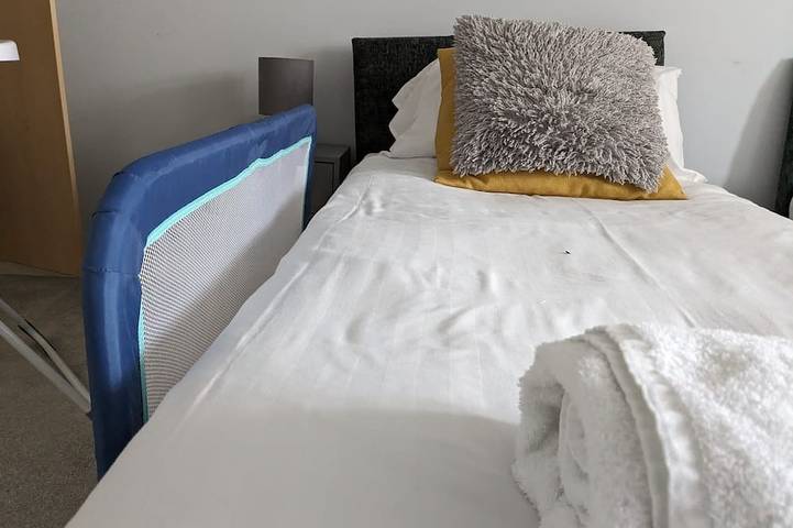 Ganze Wohnung, Meerblick & private Terrasse. Privater Parkplatz. Luxus 2-Zi. Wohnung. 5 Min. zum Strand in Boscombe, Bournemouth