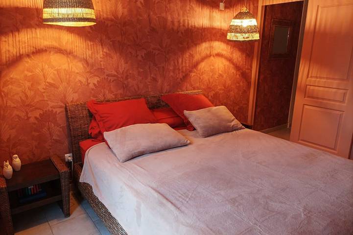 Location de vacances pour 6 personnes, avec terrasse et jardin à Pélissanne - 4