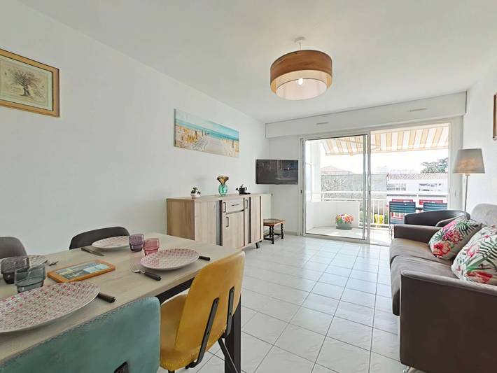 Apartamento entero, Apartamento acogedor con balcón y parking a 700m del centro y playa - Saint Gilles Croix de Vie in Saint-Gilles-Croix-de-Vie, Valle del Loira