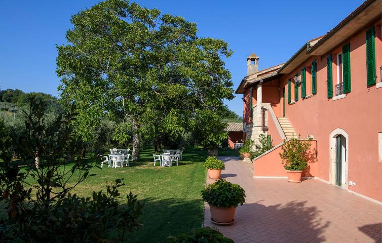 Casa de vacaciones para 19 personas, con jardín además de piscina y terraza, Se admiten mascotas - 1