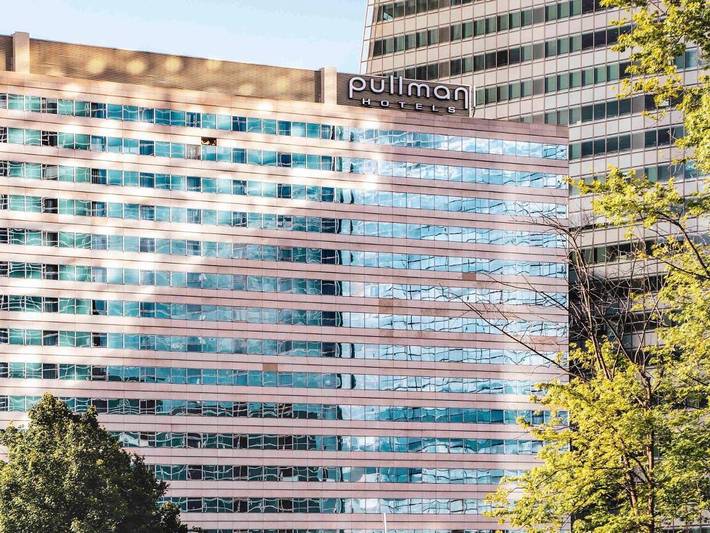 Hôtel pour 2 personnes, avec vue ainsi que terrasse et sauna à Courbevoie
