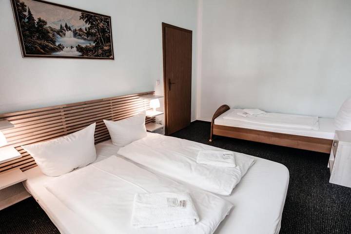 Hotel für 3 Personen, mit Terrasse und Garten in Heidesee - 3