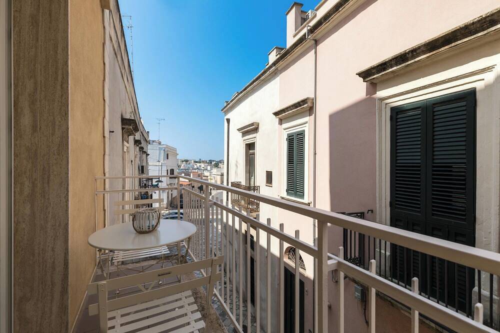 Vico Bianchi 5 by Barbarhouse in Brindisi, Salento
