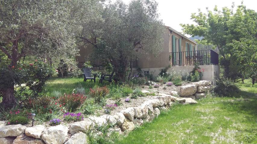 Casa vacanze 'Gabriel' con vista sulle montagne, terrazza privata e Wi-Fi in Buis-les-Baronnies, Nyons e dintorni