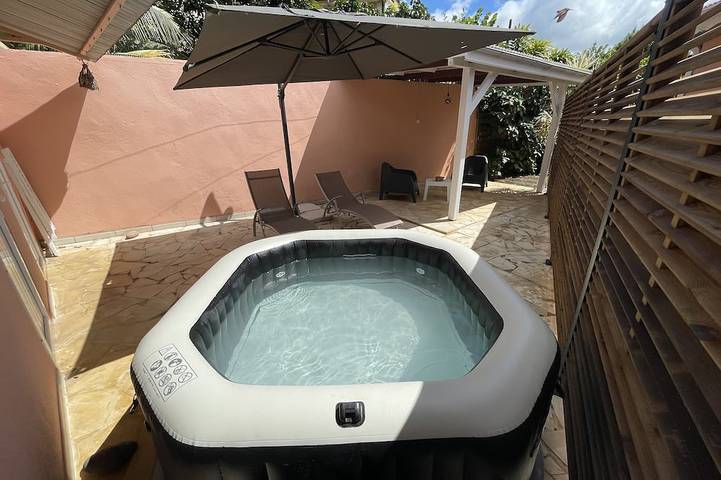 Apartamento de vacaciones para 2 personas, con terraza además de jardín y jacuzzi - 1