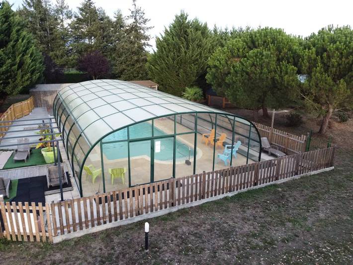 Bungalow für 4 Personen, mit Ausblick und Pool sowie Sauna in der Auvergne - 2