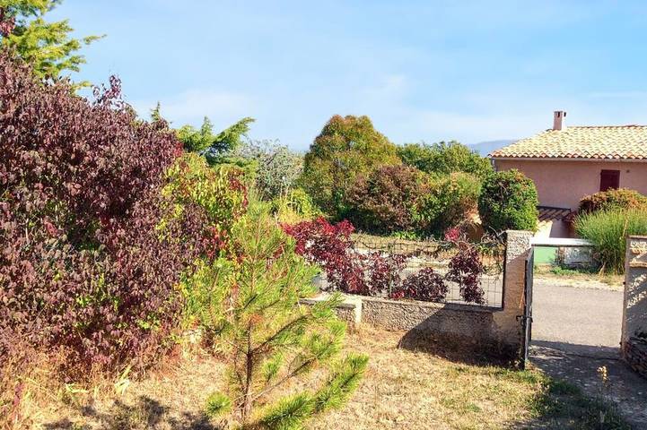Location de vacances pour 4 personnes, avec terrasse et jardin, animaux acceptés à Vachères
