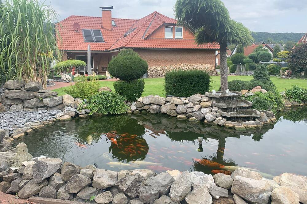 Ferienhaus Wesergarten mit Kamin, großem Garten und gepflegtem Fischteich in Rinteln, Landkreis Schaumburg