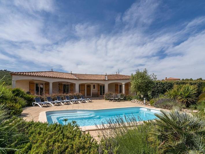 Location de vacances pour 6 personnes, avec terrasse ainsi que piscine et jardin à Pouzols-Minervois - 2