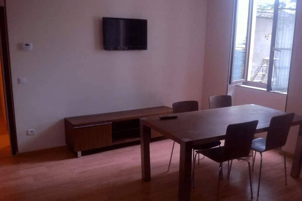 Entire apartment, Gîte on the banks of the Loire (Apartment 01) in Roanne, Roanne region