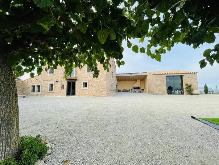 Casa rural para 13 personas, con jardín además de vistas y piscina en Anoia (España)