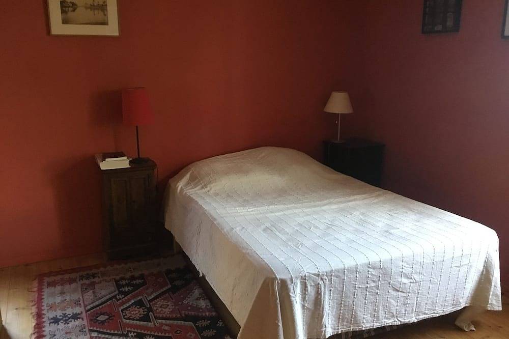 Apartamento entero, Maison Ancienne Mitoyenne, 17 km de Bordeaux, 25 km D'arcachon in Pessac, Región de Burdeos