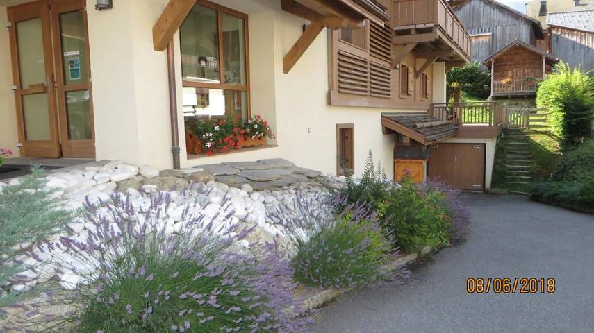 Gîte pour 3 personnes, avec vue et jardin dans Office De Tourisme Des Contamines Montjoie - 3