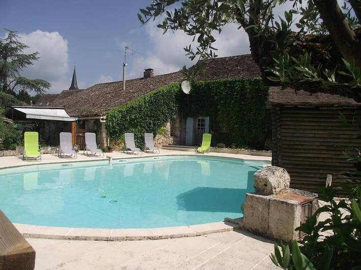 Location de vacances pour 10 personnes, avec Terrasse ainsi que Jardin et Piscine à Saint-Cernin-de-Labarde