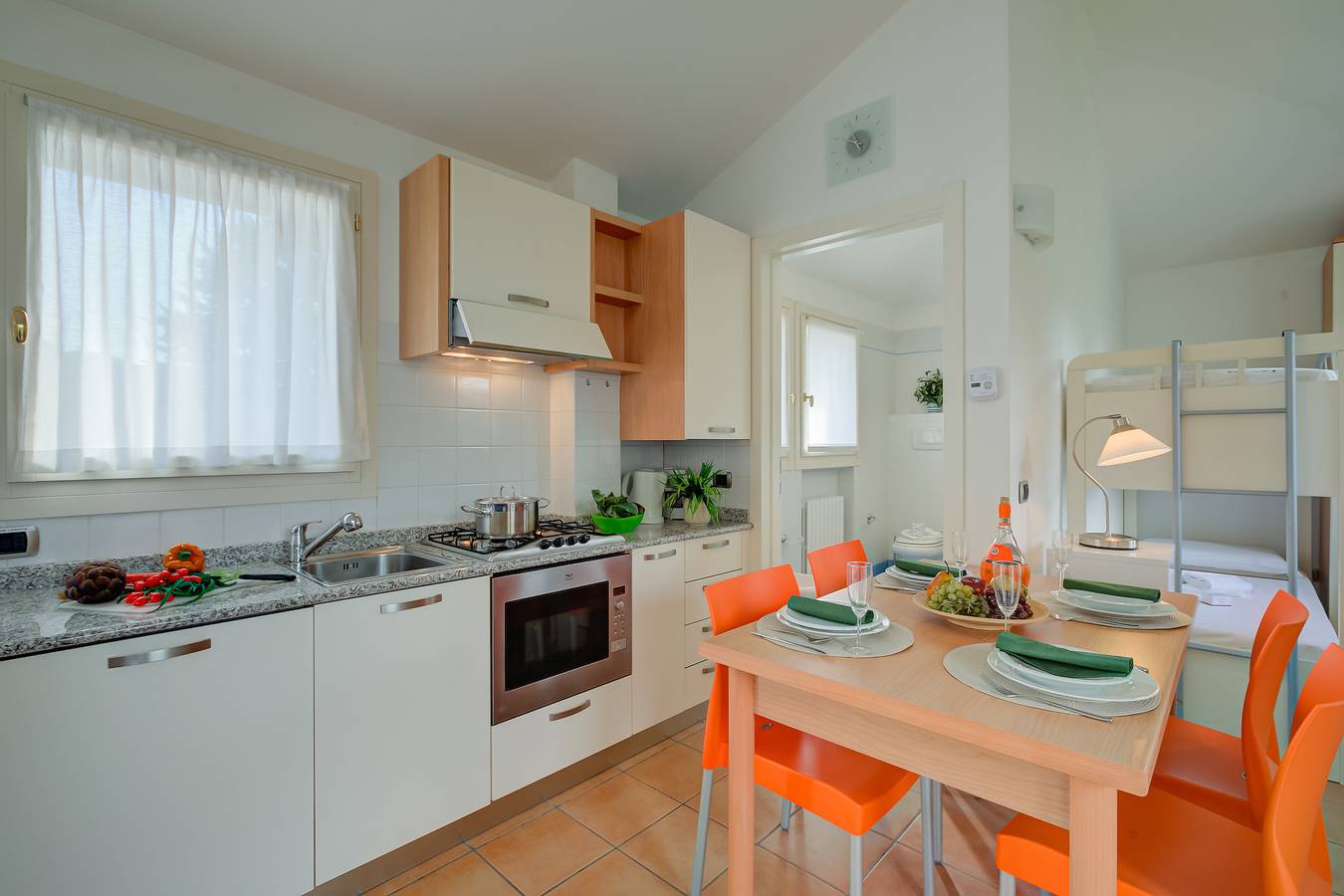 Geheel appartement, Appartement aan het meer met essentiële voorzieningen, 100m van het Lago di Lugano in Porlezza, Gemeente Porlezza