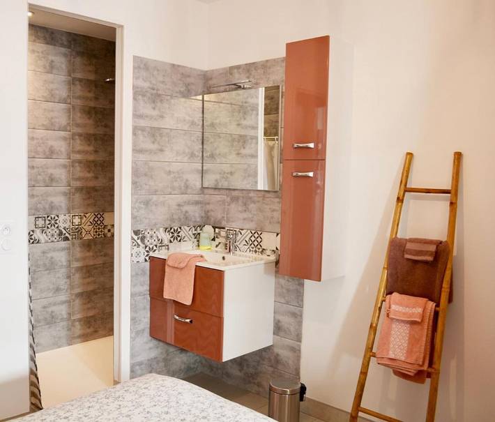 Location de vacances pour 8 personnes, avec terrasse ainsi que jacuzzi et jardin à Pons - 3