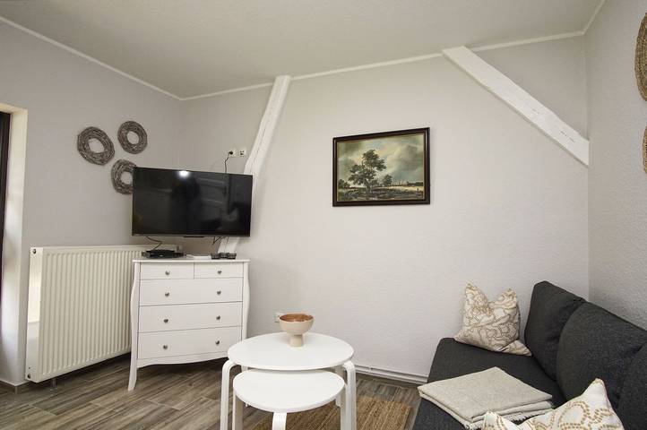 Apartamento entero, Nah am Meer, ruhige Lage, Schwimmbad- und Saunanutzung - Haus Büdnerstube FeWo 3 in Middelhagen, Mönchgut