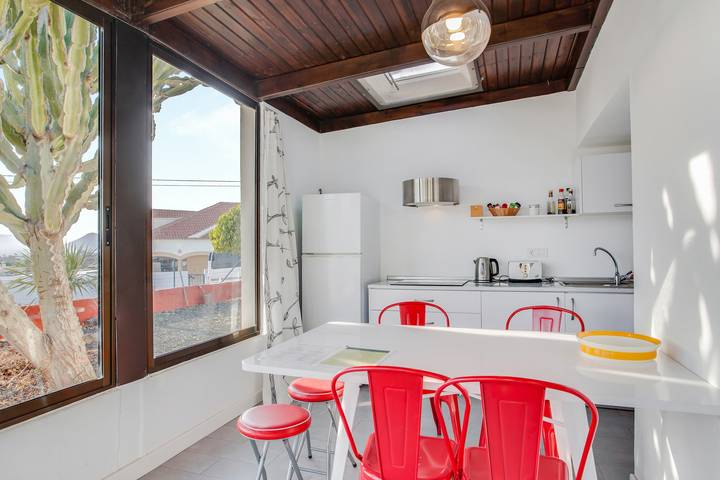 Villa „Bioenergika Sol“ mit Glasfaser-Wlan, Terrasse, Bergblick und Garten in Lajares, La Oliva