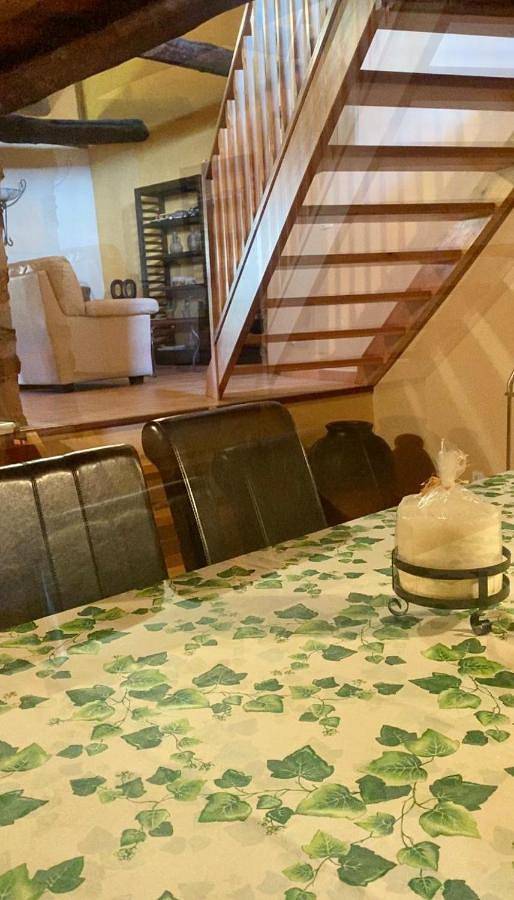 Gîte pour 5 personnes, avec terrasse à Hoyos - 2