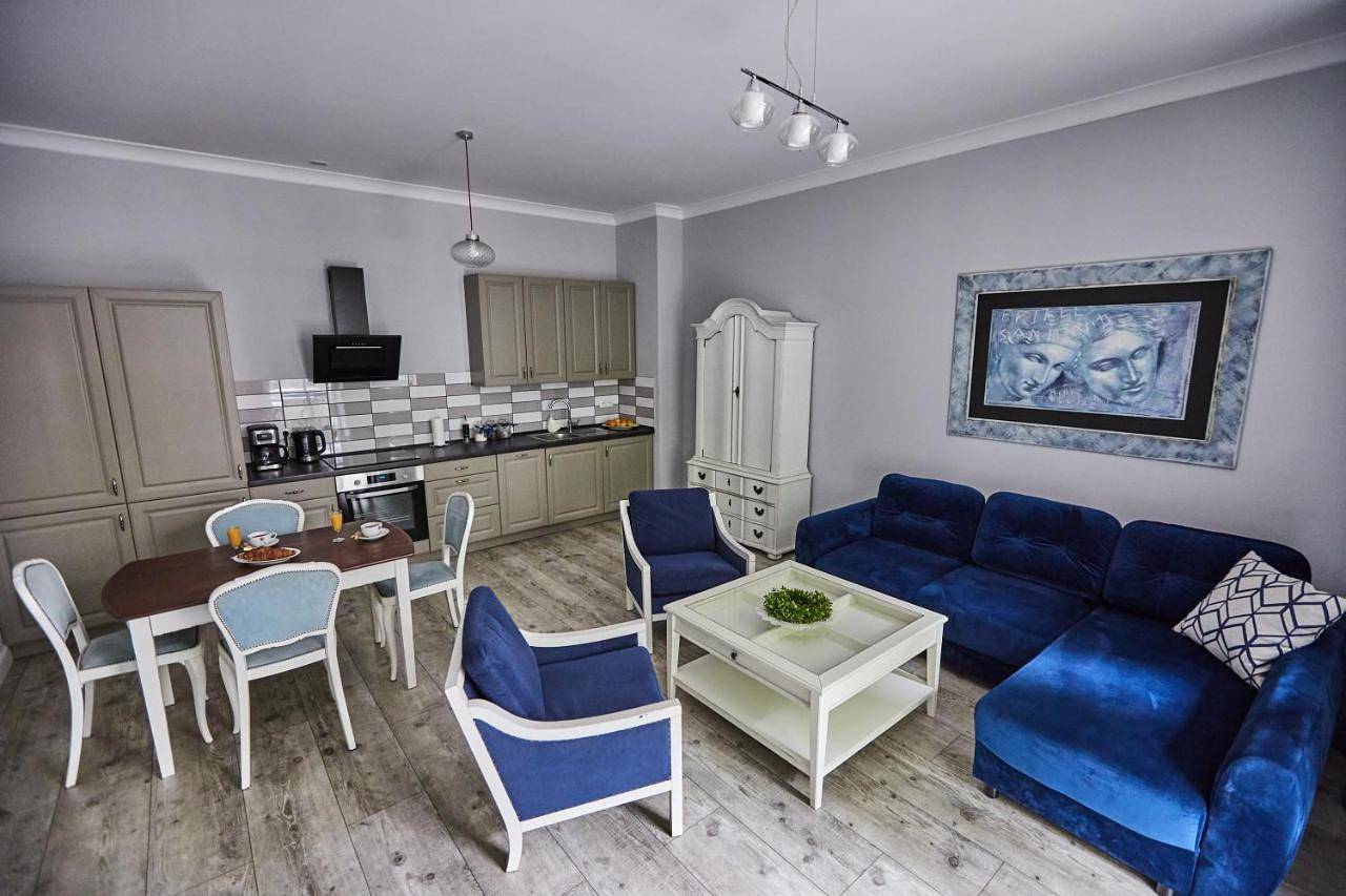 Cały apartament, Niebieski Apartament De Lux dla 4 osób Chorzów Katowice in Chorzów, Śląsk
