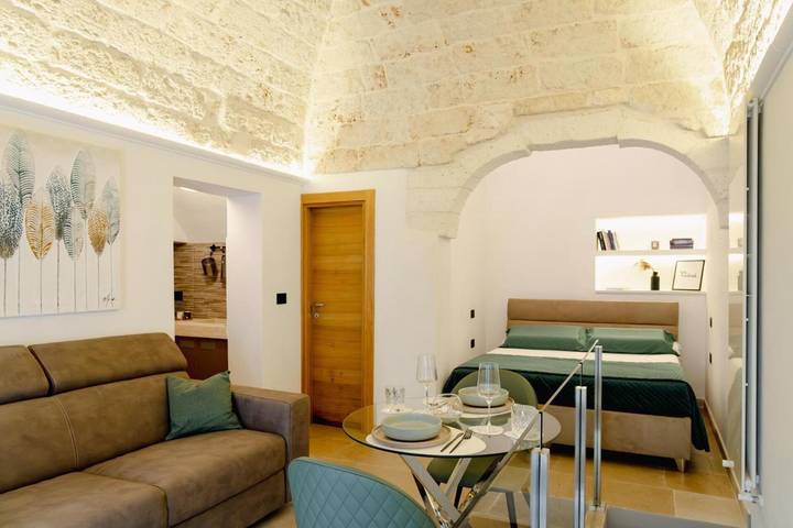 Holiday Home 'La Maison - Private Wellness -suite' with Balcony, Wi-Fi and Air Conditioning in Ostuni, Salento