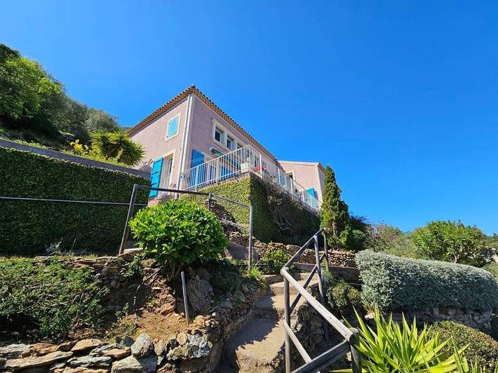 Villa pour 8 personnes, avec vue et jardin