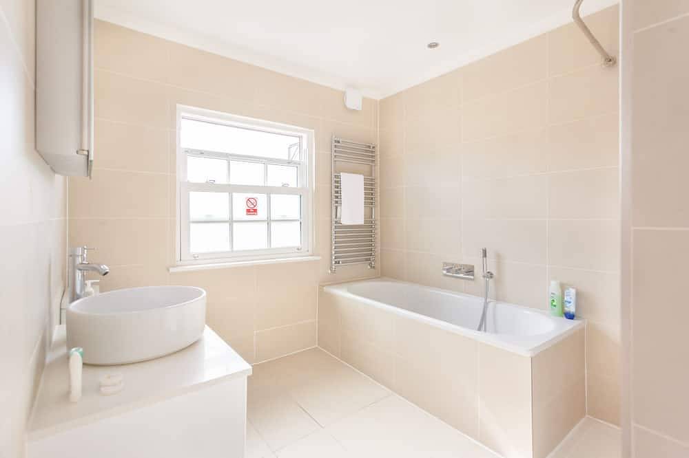 Triple-Salle de bain partagée in Camden, Londres
