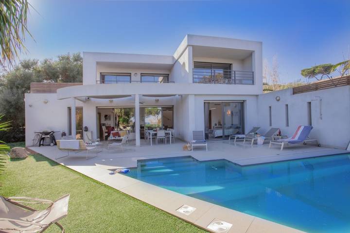 Villa pour 10 personnes, avec Terrasse ainsi que Jardin et Piscine à Lumio