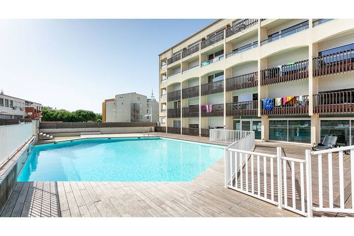 Hotel para 4 personas, con piscina y balcón - 1